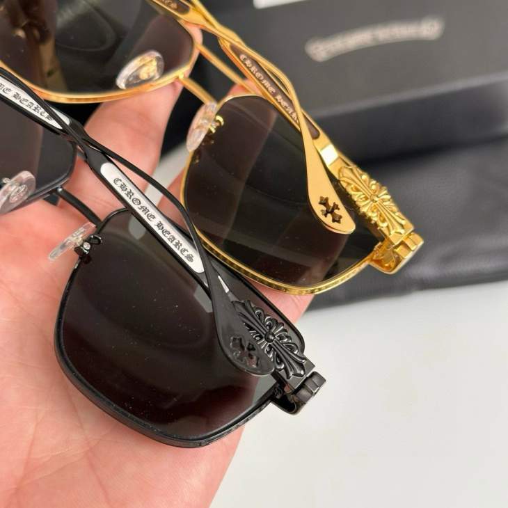 Picture of Chrome Hearts Sunglasses _SKUfw70121045fw